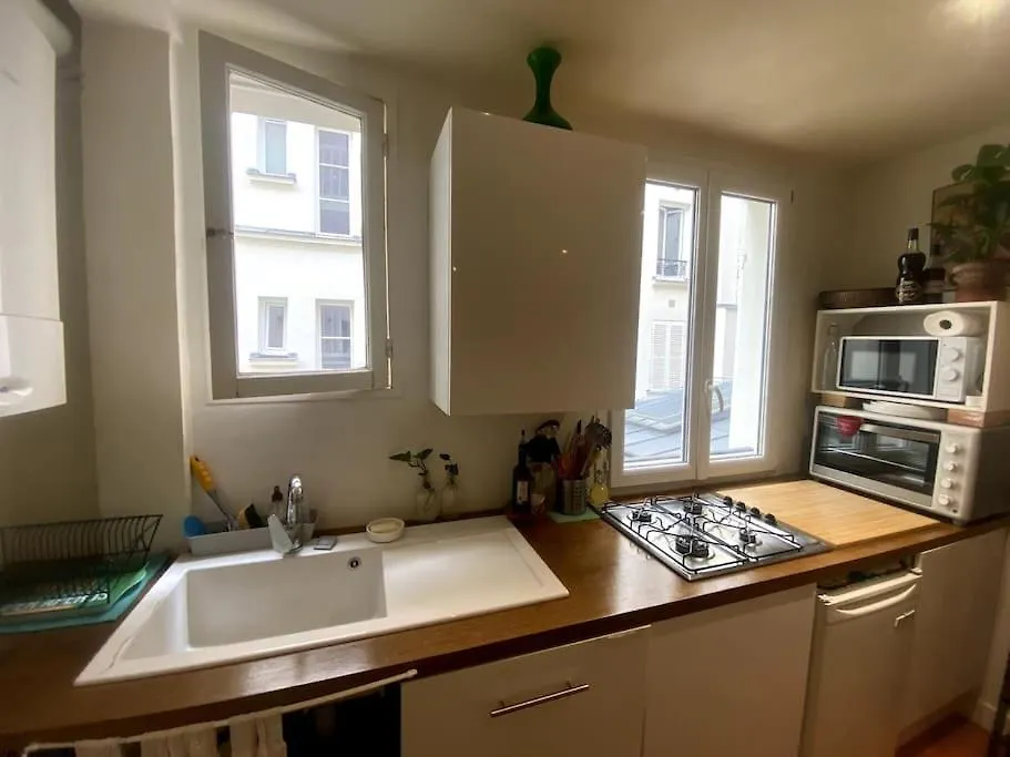 Appartement Confort & Lumineux A Belleville-Buttes Chaumont 파리 0*,  프랑스